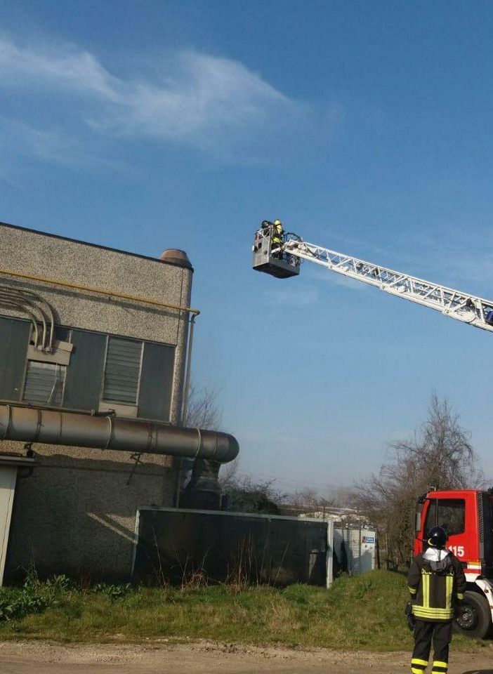 Pavese: incendio in un silos a Chignolo Po, i vigili del fuoco limitano i danni