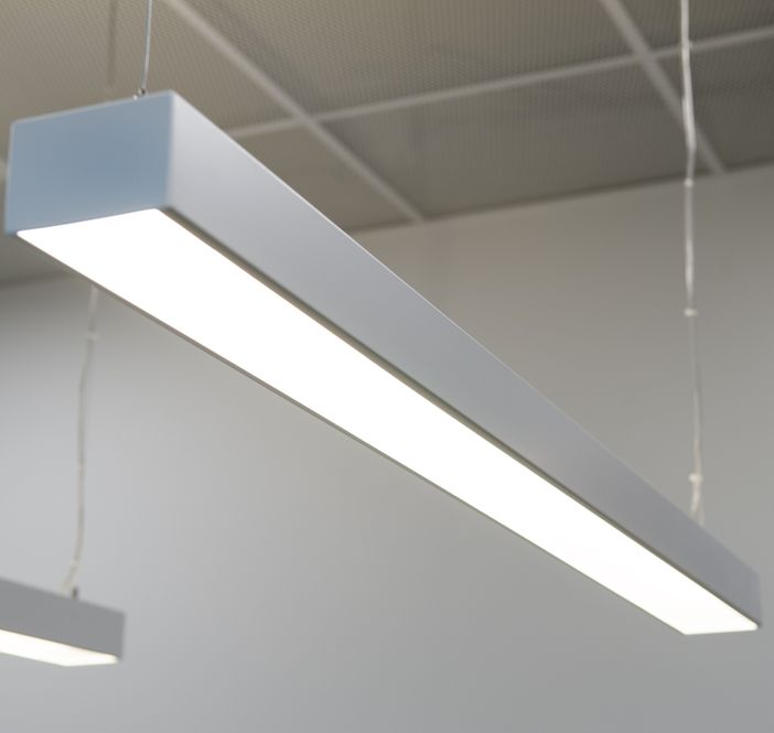 Illuminazione: vantaggi e svantaggi delle lampade a sensori