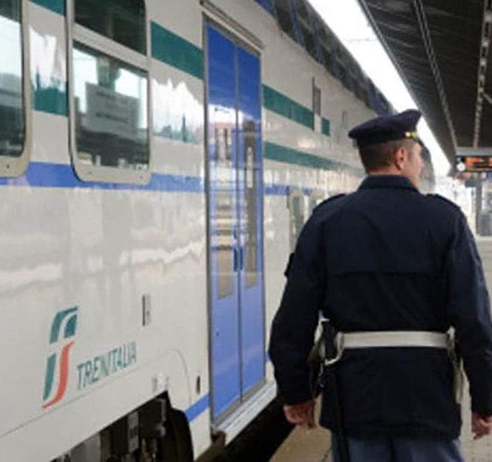 Novara: crolla a terra mentre è in treno: salvata dagli agenti Polfer