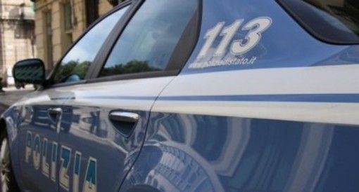 Falsi sordomuti derubano un passante e fuggono in Bmw