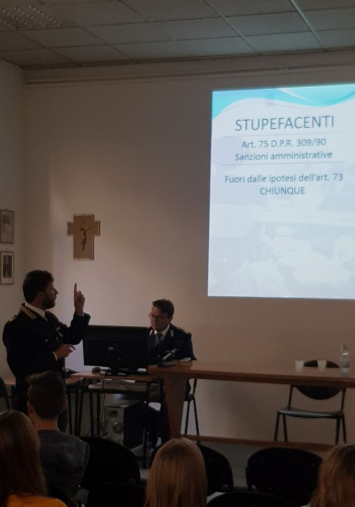 Vigevano: al via un ciclo di incontri nelle scuole sul tema prevenzione del cyberbullismo e le sostanze stupefacenti
