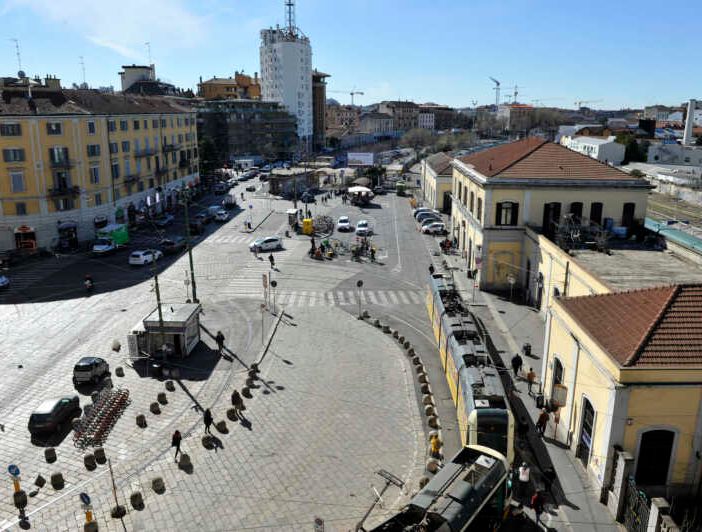 Milano, 12 persone senza mascherina multate a Porta Genova