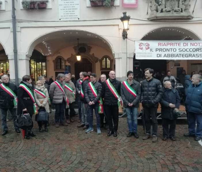 Abbiategrasso, in 400 per la riapertura del Pronto Soccorso (e la dignità cittadina)