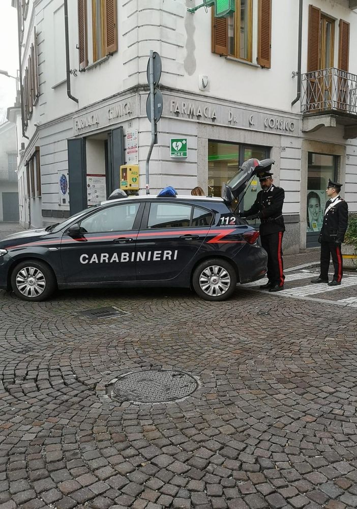 Mortara: chiede le tachipirine e poi rapina la farmacista armato di coltello, in manette un 32enne