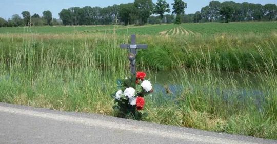 Robecco sul Naviglio: una Croce in ferro per ricordare Davide Noè a 5 anni dalla morte, realizzata da un amico