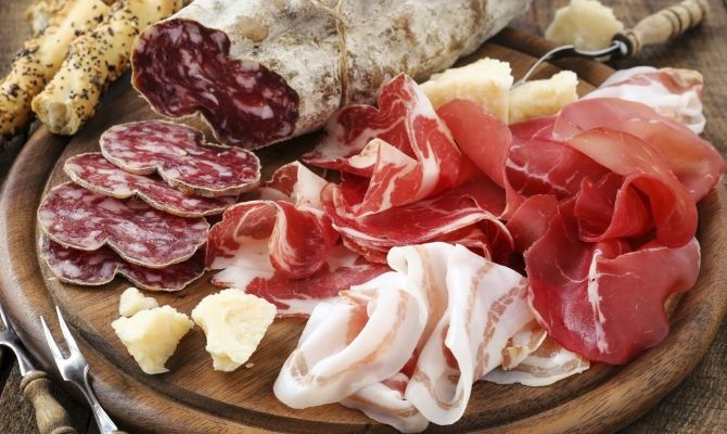 Fase 3: Coldiretti, decreto etichetta salva salumi made in Italy 3 prosciutti su 4 da carni straniere ma spacciati per italiani