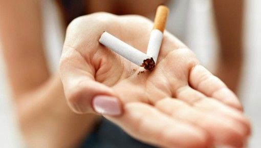 Chi fa la pausa sigaretta lavora meno. Quattro giorni di ferie in più per i dipendenti che non fumano
