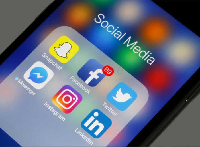 41.6 milioni di utenti giornalieri dei social in Italia. E 2.6 milioni di giornali cartacei…