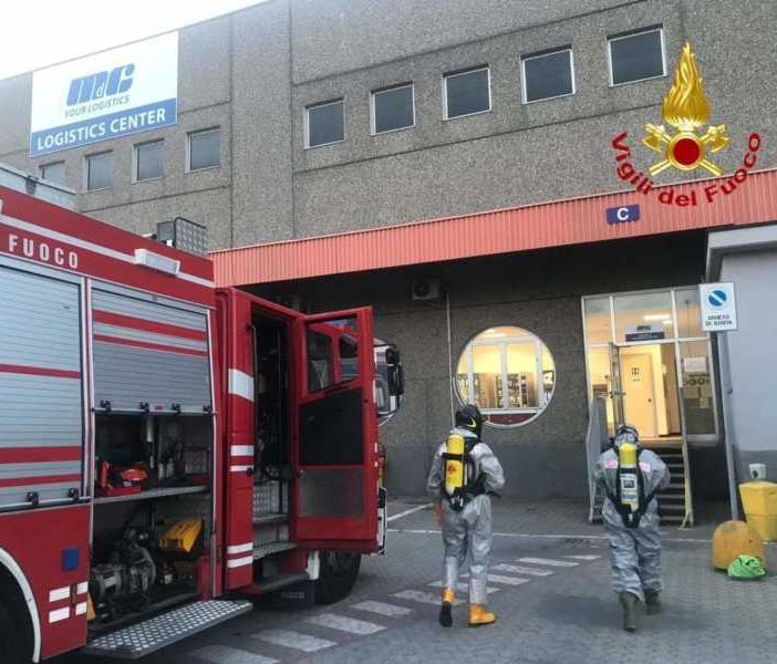 Abbiategrasso, sversamento di sostanza tossica nociva in una ditta: nucleo NBCR al lavoro