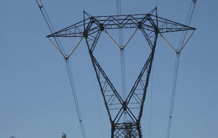 Corsico-Buccinasco: cedono lungo la Vigevanese due tralicci dell’alta tensione
