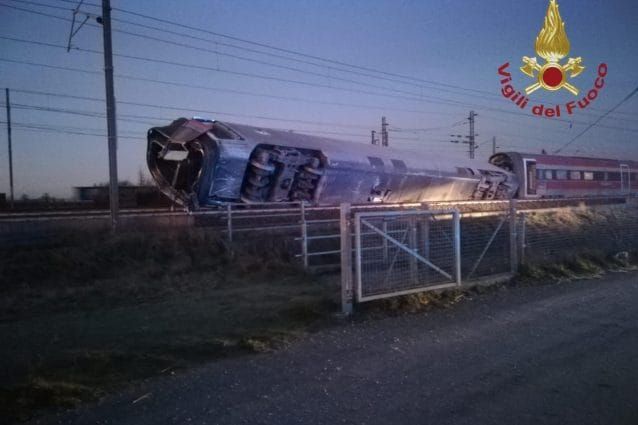 Treno deragliato a Lodi: 2 morti, 1 ferito grave e 26 feriti