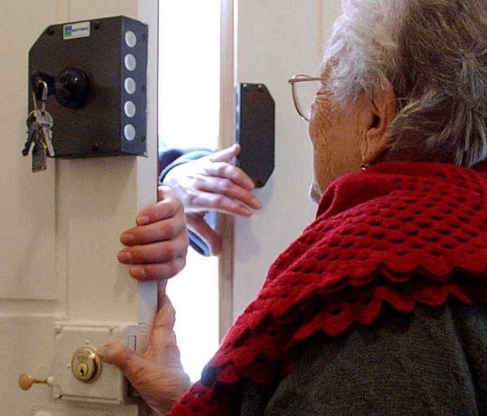 Pavia: erogato un contributo di oltre 30mila euro per contrastare le truffe agli anziani