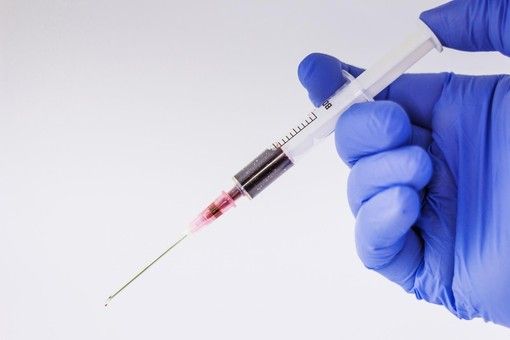 Coronavirus, una buona notizia: anche l'americana Moderna annuncia il proprio vaccino. «Efficace al 94,5% e si conserva in frigo»
