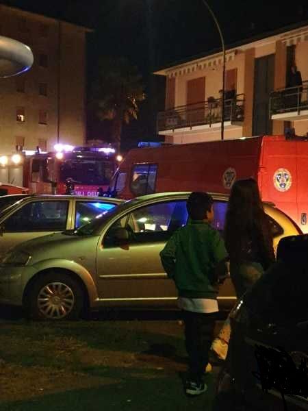 Vittuone: forte odore in un palazzo di via San Martino, accertamenti del nucleo NBCR dei Vigili del Fuoco