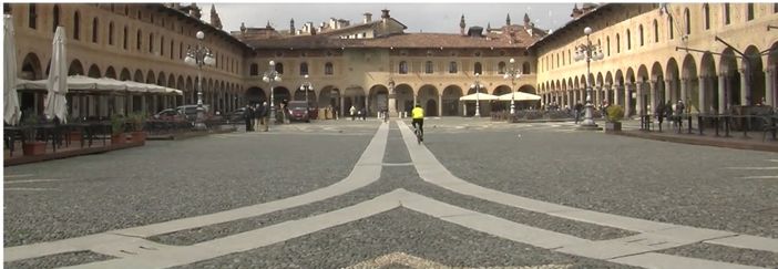 Vigevano: ZTL in piazza Ducale, confronto tra sindaco e cittadinanza