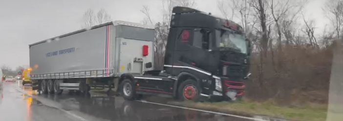 Ozzero: incidente sulla statale 494, lunghe code e traffico in tilt per alcune ore Ozzero: incidente sulla statale 494, lunghe code e traffico in tilt per alcune ore