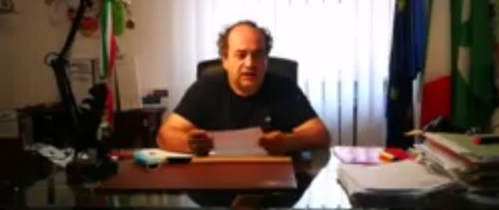 VIDEO. Gambolò, il sindaco Costantino: &quot;80 positivi e 26 decessi in paese. Utilizziamo le mascherine nel modo giusto per proteggerci dal Covid&quot;