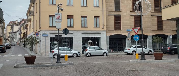 Vigevano, è ancora allarme sicurezza in centro: ieri sera rissa in via Merula Vigevano, è ancora allarme sicurezza in centro: ieri sera rissa in via Merula