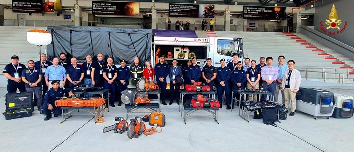 Il Vigile del fuoco Richard Bordoni (comando di Pavia) al meeting INSARAG dei Team Leader USAR a Singapore