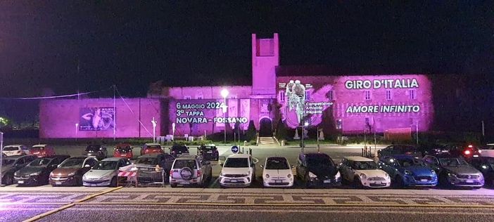 Novara si veste di rosa in attesa del Giro d'Italia