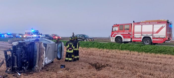 Robbio: esce di strada con l'auto sulla provinciale 6, ferita una 45enne