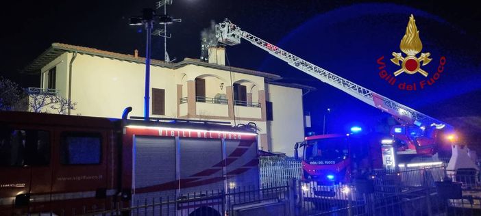 Casorate Primo: incendio in una canna fumaria, intervengono i Vigili del fuoco Casorate Primo: incendio in una canna fumaria, intervengono i Vigili del fuoco