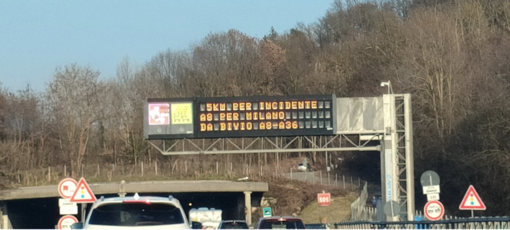 Incidente in Autolaghi: cinque chilometri di coda verso Milano Incidente in Autolaghi: cinque chilometri di coda verso Milano