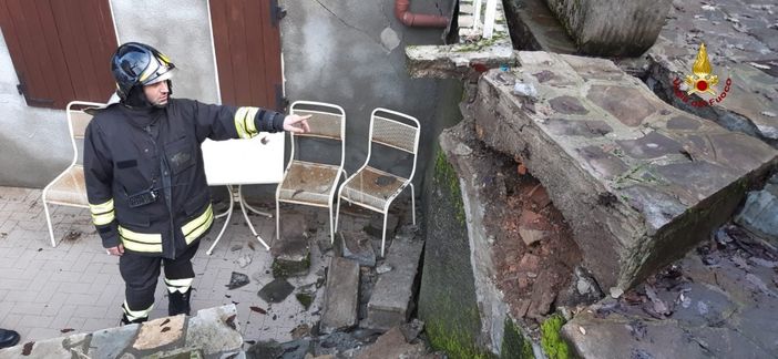 Oltrepò: frana a Borgo Priolo, coinvolte quattro abitazioni dichiarate inagibili dai vigili del fuoco Oltrepò: frana a Borgo Priolo, coinvolte quattro abitazioni dichiarate inagibili dai vigili del fuoco