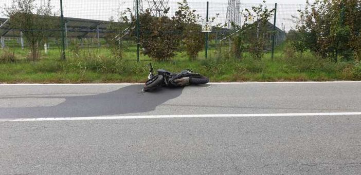 Magenta: diciottenne in moto si schianta in via Espinasse, è grave al Niguarda Magenta: diciottenne in moto si schianta in via Espinasse, è grave al Niguarda