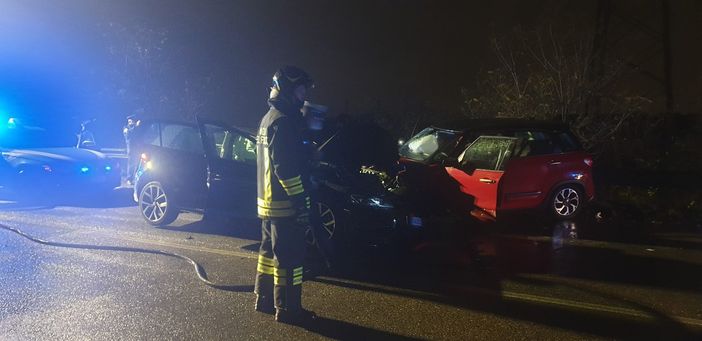 Magenta: gravissimo incidente al confine con Corbetta, tre feriti, auto distrutte e strada bloccata Magenta: gravissimo incidente al confine con Corbetta, tre feriti, auto distrutte e strada bloccata