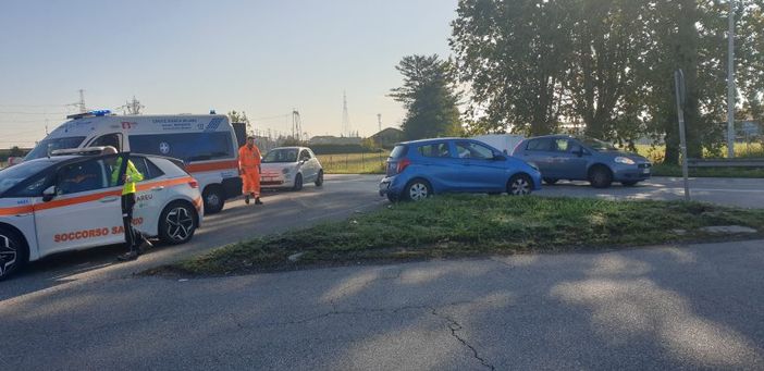 Scontro sulla SS11 a Magenta al confine con Marcallo: quattro auto coinvolte