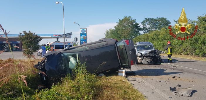 Spessa Po: scontro tra auto sulla provinciale 199, coinvolte due persone
