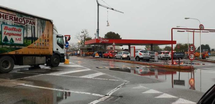 Magenta: ladri scatenati, rubano anche la cassa ‘self service’ benzina all’Iper