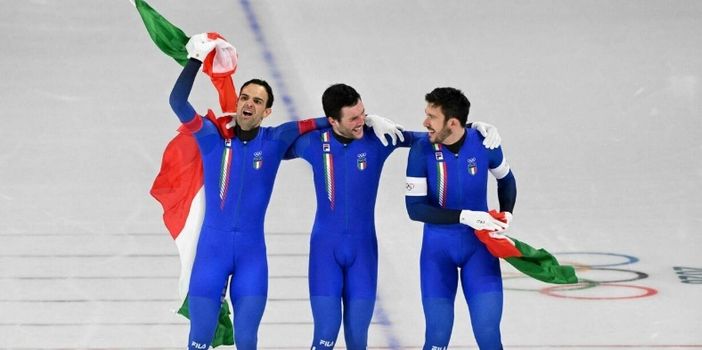Pattinaggio velocità, Italia d’oro nell’inseguimento a squadre: rivincita sugli Usa vent’anni dopo Torino