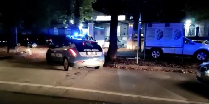 Vercelli: arrestati tre passeur pakistani: in un furgoncino avevano stipato 5 migranti - VIDEO