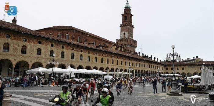 - FOTOGALLERY - Vigevano: la partenza della Ciclostorica Ducale