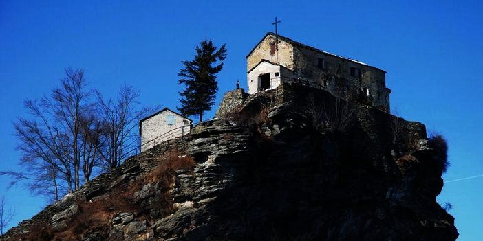 Valli di Lanzo: a Cantoira un’aiuola votiva a Maria Ausiliatrice e Santa Cristina
