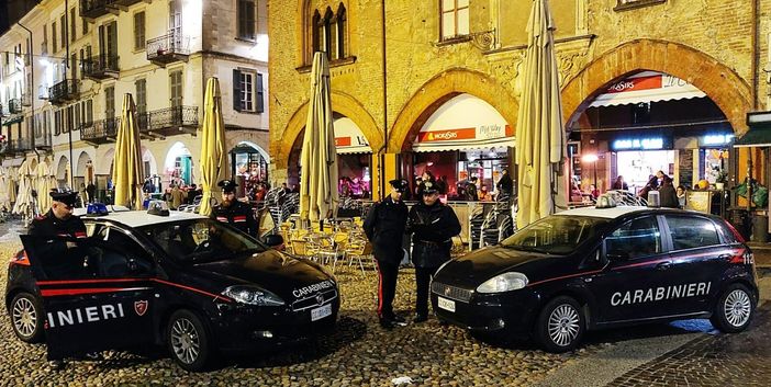Pavia: blitz notturno dei carabinieri contro la "malamovida", sanzionati alcuni locali del centro storico Pavia: blitz notturno dei carabinieri contro la "malamovida", sanzionati alcuni locali del centro storico