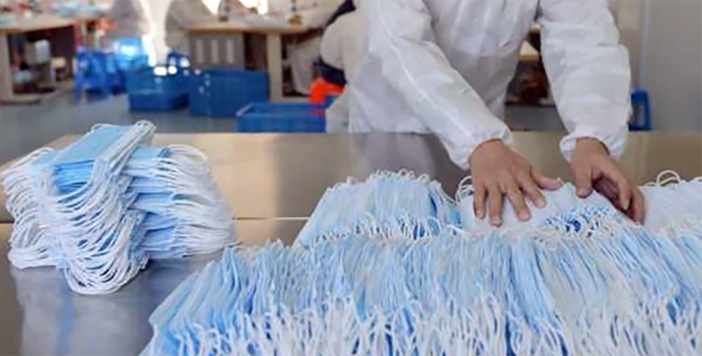 Vigevano: mascherine distribuite in stazione dai pendolari Vigevano: mascherine distribuite in stazione dai pendolari