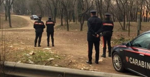 Oleggio: trovato un cadavere nei boschi vicino alla discarica, indagini in corso Oleggio: trovato un cadavere nei boschi vicino alla discarica, indagini in corso