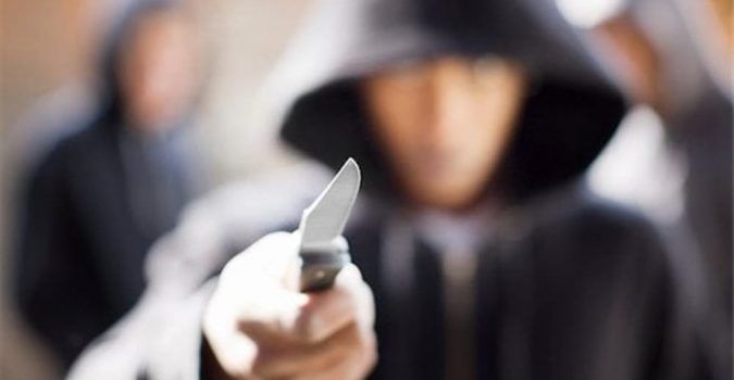 Halloween e notte dai lunghi coltelli: arrestato l’aggressore di un 17 enne, si tratta di un bergamasco di 22 anni Halloween e notte dai lunghi coltelli: arrestato l’aggressore di un 17 enne, si tratta di un bergamasco di 22 anni