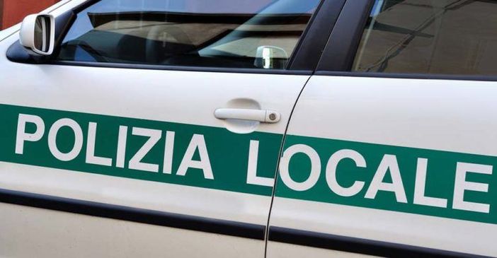 Novara: aggredisce gli agenti della Polizia locale, arrestato‍ camionista varesino
