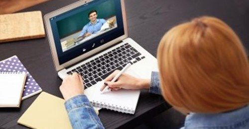 Scuole superiori, la Lombardia alza bandiera bianca: Dad fino al 24 gennaio