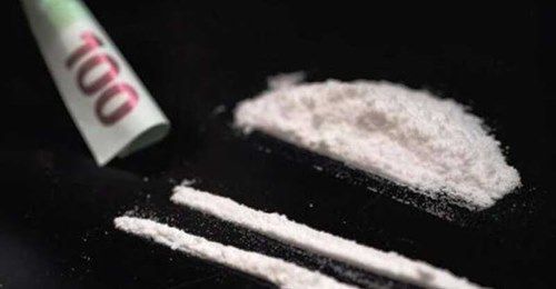 Pazzesco a Milano: 11enne preparava le dosi di coca in casa con la madre Pazzesco a Milano: 11enne preparava le dosi di coca in casa con la madre