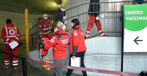 Vaccini, lunedì da record in Lombardia: 80mila dosi. Fontana: fino al 19 maggio 90% di Pfizer Vaccini, lunedì da record in Lombardia: 80mila dosi. Fontana: fino al 19 maggio 90% di Pfizer