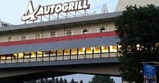 Autogrill, profondo rosso: meno 52% di fatturato, perdite per 271 milioni di euro Autogrill, profondo rosso: meno 52% di fatturato, perdite per 271 milioni di euro