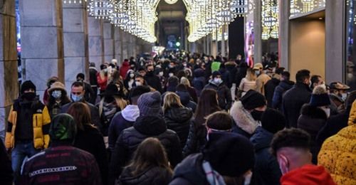 Beppe Sala: "Assembramenti? Non me la sento di dare colpa alla gente" Beppe Sala: "Assembramenti? Non me la sento di dare colpa alla gente"
