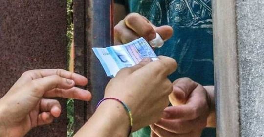 Lodi, spacciavano ai minorenni: la Polizia arresta sette gambiani Lodi, spacciavano ai minorenni: la Polizia arresta sette gambiani