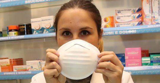 Fontana: "Obbligo mascherina credo ancora per 15 giorni" Fontana: "Obbligo mascherina credo ancora per 15 giorni"