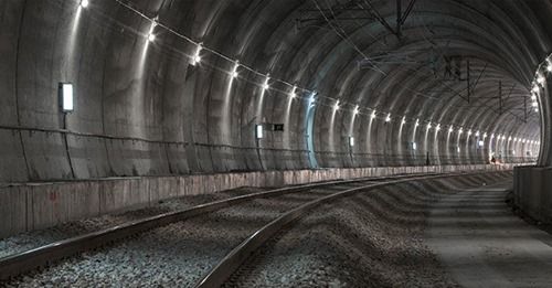 Milano, uomo muore sui binari della metro gialla Milano, uomo muore sui binari della metro gialla